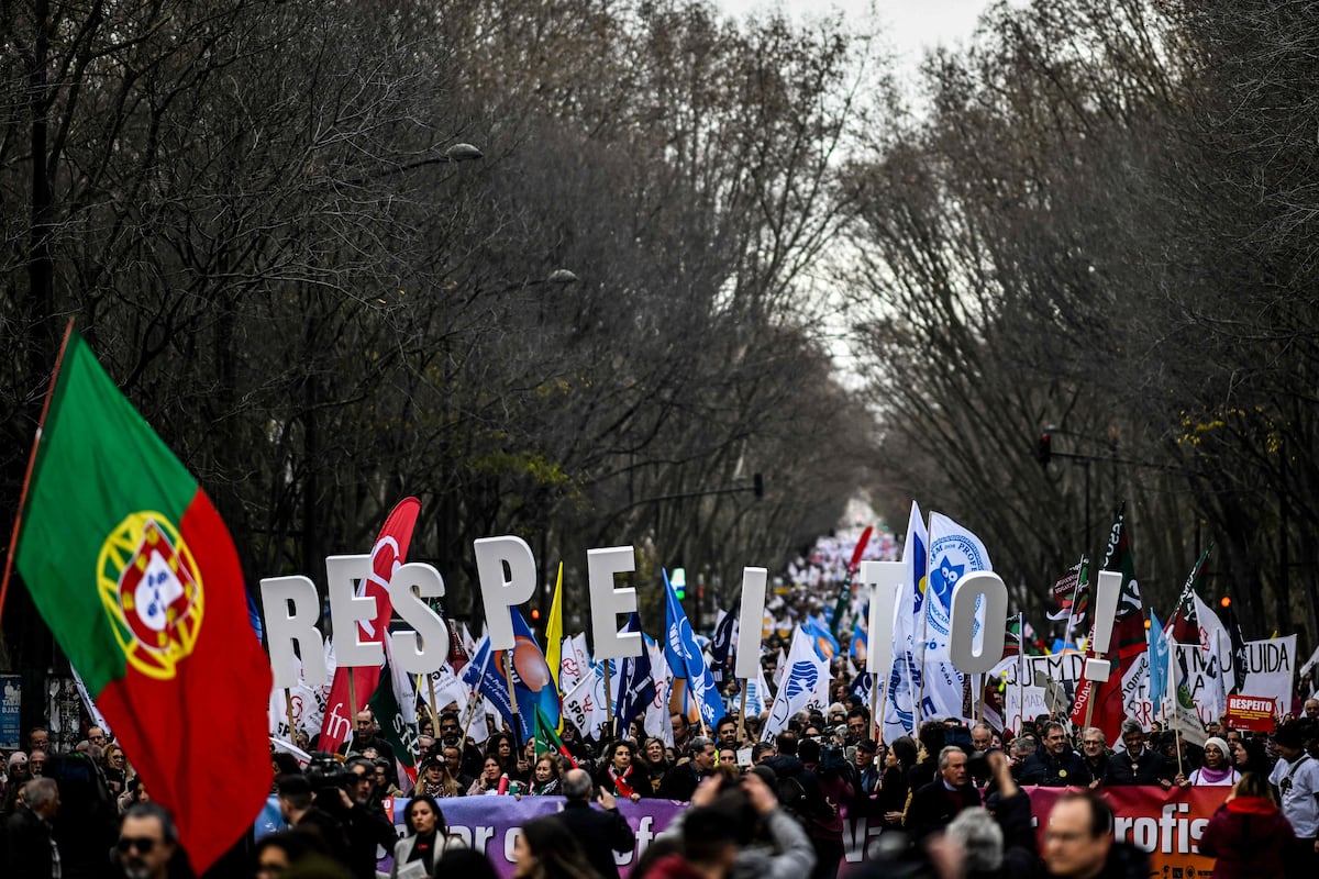 Los profesores redoblan su pulso contra el Gobierno portugués con una manifestación histórica en Lisboa |  Internacional