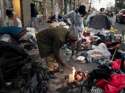Personas sin hogar en Skid Row, Los Ángeles, el pasado febrero.