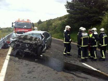 Accidente de tráfico, ayer, a la altura de Santa María de la Alameda (Madrid).