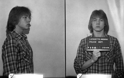 En 1980, el cantante Axl Rose, de Guns N'Roses, fue arrestado por primera vez en Indiana -cuando solo tenía 18 años- por robar una bici.