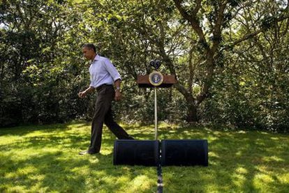 El presidente de EE UU, Barack Obama, se retira después de dar un discurso en el que pide a los estadounidenses tomar precaciones ante la llegada del huracán Irene