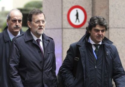 Mariano Rajoy y  el director del Gabinete de Presidencia del Gobierno, Jorge Moragas, a su llegada al Consejo Europeo.