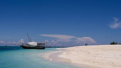 Playa de Kendwa, en el norte de la isla de Unguja, la mayor del archipiélago de Zanzíbar (Tanzania). 