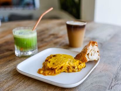 Pincho de tortilla del restaurante Balear en Madrid, con la receta ganadora del concurso a la mejor tortilla de Madrid 2024.