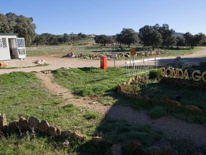 Entrada a la finca de Los Merinos, a 12 kil&oacute;metros de Ronda.