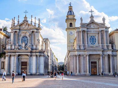 La iglesia de Santa Cristina (a la izquierda) y la de San Carlo, en la plaza San Carlo de la ciudad italiana.