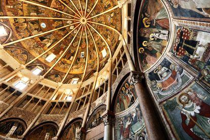La cúpula del baptisterio de Parma (Italia).