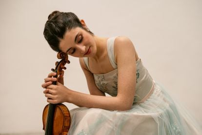 La violinista María Dueñas en una imagen promocional.