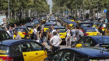 Vaga de taxis a Barcelona fa dues setmanes.