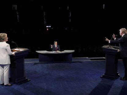 Donald Trump y Hillary Clinton durante el debate presidencial