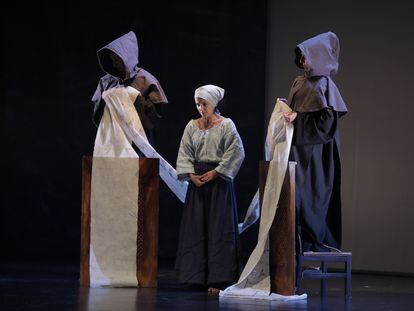 Un momento de la obra 'Francisca', en el madrileño Teatro Quique San Francisco.