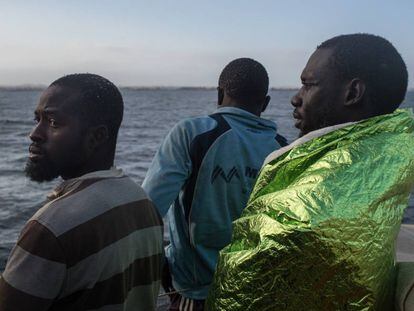 Un grupo de 300 personas han sido rescatadas durante su traves&iacute;a de Libia a Italia el 20 de mayo.