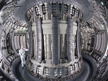 Interior del Reactor de Fusi&oacute;n europeo Jet, a las afueras de Oxford