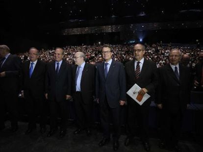 El presidente Artur Mas y los consejeros Andreu Mas-Colell y Felip Puig, junto a los líderes de las patronales.