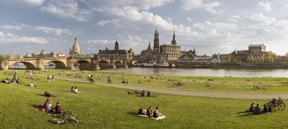 Vista del centro histórico de Dresde, en Alemania, desde la orilla sur del río Elba.