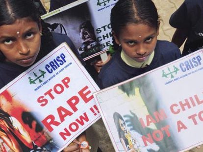Hu&eacute;rfanas protestan contra el acoso sexual en Bangalore (India).