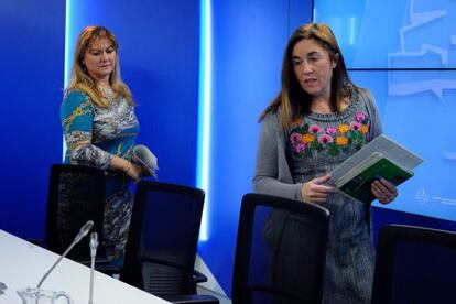 Gloria S&aacute;nchez, a la izquierda, y Maite Berrocal, en el acto del Parlamento europeo.