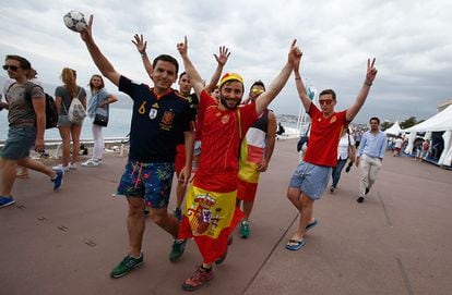 Seguidores españoles en Niza (Francia), el 16 de junio de 2016.