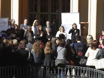 Las asociación de empresarias, en los jardines de Monforte durante el acto del día de la mujer.