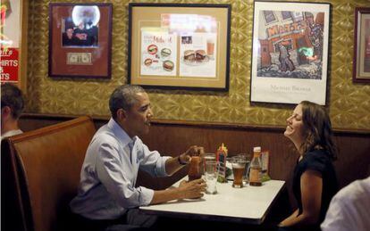 Obama comiendo con una remitente en Minnesota.