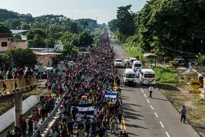 Miles de migrantes centroamericanos avanzan sobre la carretera de Tapachula en Octubre de 2018.