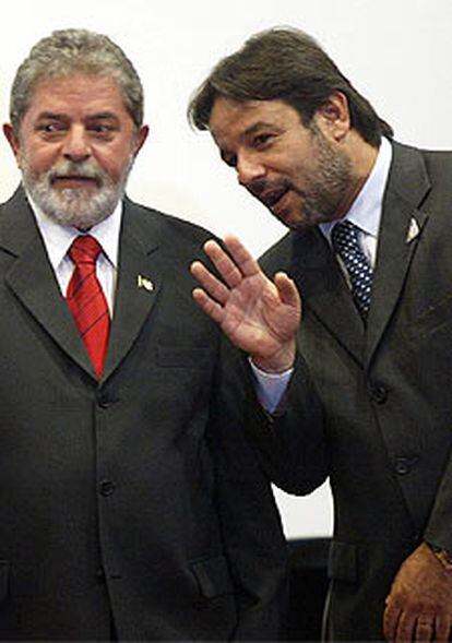 Lula (izquierda), y el presidente de la Asociación de Diarios, Nelson Sirotsky.