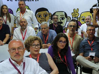 Los líderes de la coalición A la valenciana a la espera de los resultados electorales.