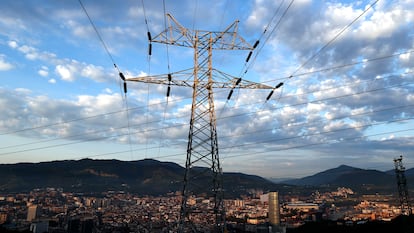 Una torre de transporte de energía perteneciente a red eléctrica.