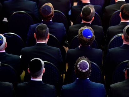 Una congregación judía en la sinagoga Bet Zion en Berlín en octubre de 2018.