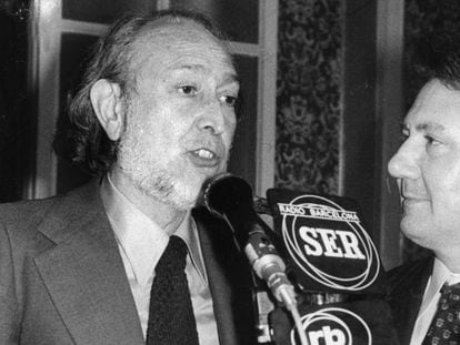 Josep Maria Castellet, després de rebre el premi Josep Pla de 1977.