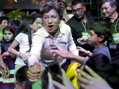 Claudia López celebra su victoria electoral, el domingo, en Bogotá.