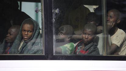 Un grupo de niños secuestrados en una escuela del Estado de Katsina, en Nigeria, liberados por Boko Haram el 18 de diciembre de 2020.