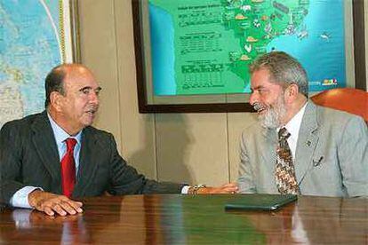 Emilio Botín conversa con Lula da Silva en Brasil.