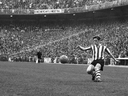Clemente, durante un partido en el Bernabéu, en 1969.