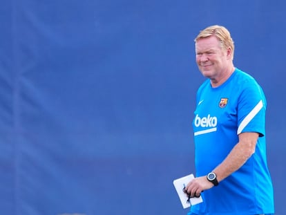 Koeman, durante un entrenamiento del Barcelona.