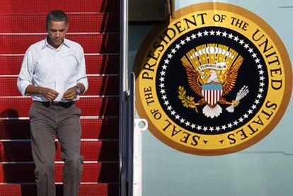 Barack Obama desembarca del <i>Air Force One </i>en la base de Andrews, cerca de Washington.
