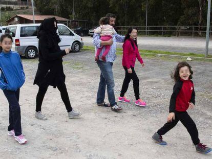 Houari Buedine y su familia en el Centro de Estancia Temporal para Inmigrantes (CETI) de Ceuta.