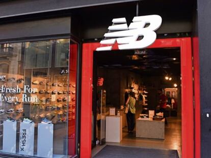 New Balance baraja cerrar sus tiendas en España y Portugal y centrarse en el online