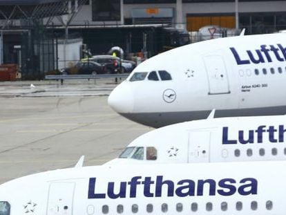 Aviones de Lufthansa en el aeropuerto de Fr&aacute;ncfort, durante la huelga de ayer.