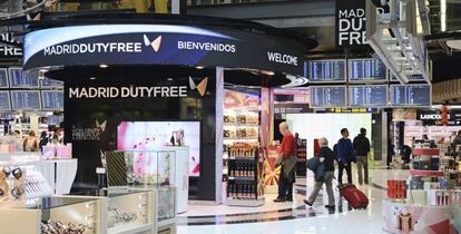 Área del 'duty free' en el aeropuerto de Madrid-Barajas.