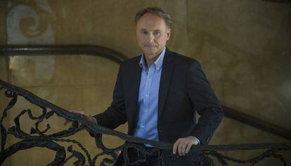 Dan Brown en La Pedrera de Barcelona, donde ambienta parte de su último libro 'Origen'.