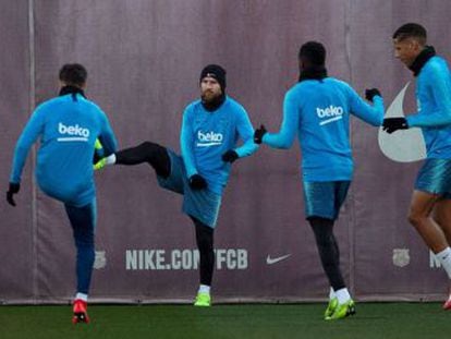 Un Real Madrid en racha, personalizado en el buen momento de Vinicius y Benzema, visita el Camp Nou (21.00) en un torneo dominado por el Barcelona de Messi, convocado y duda hasta última hora