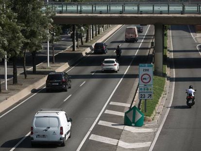 La ronda Litoral, el dia que van entrar en vigor les multes a la zona de baixes emissions.