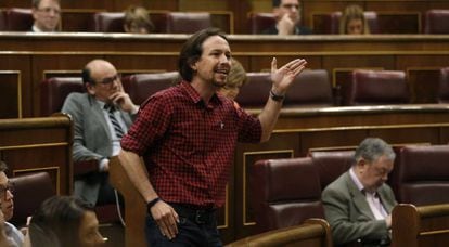 El líder de Podemos, Pablo Iglesias, durante su intervención en el Congreso de los Diputados en el último pleno de la XI Legislatura.