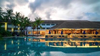 Piscina del hotel Boat Lagoon de NH en Phuket (Tailandia)