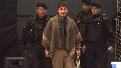 El líder mapuche Jones Huala ingresa en marzo pasado al tribunal de Bariloche que autorizó su extradición a Chile.