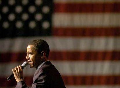 El candidato demócrata Barack Obama, ayer en San Francisco, durante su intervención en un acto para recaudar fondos para su campaña.