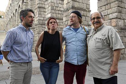 Mónica García Prieto, entre los finalistas del Premio Cirilo Rodríguez, Carlos Franganillo (izquierda), Dogan Tiliç e Ilya U. Topper, en Segovia.