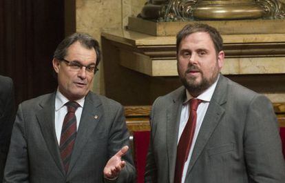Mas y Junquera en el Parlamento catalán.