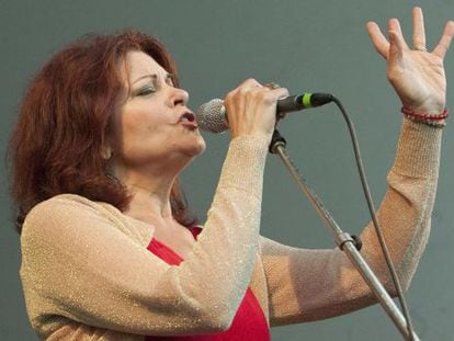 Rosanne Cash, durante un concierto en el festival Folk de Vancouver en 2011.